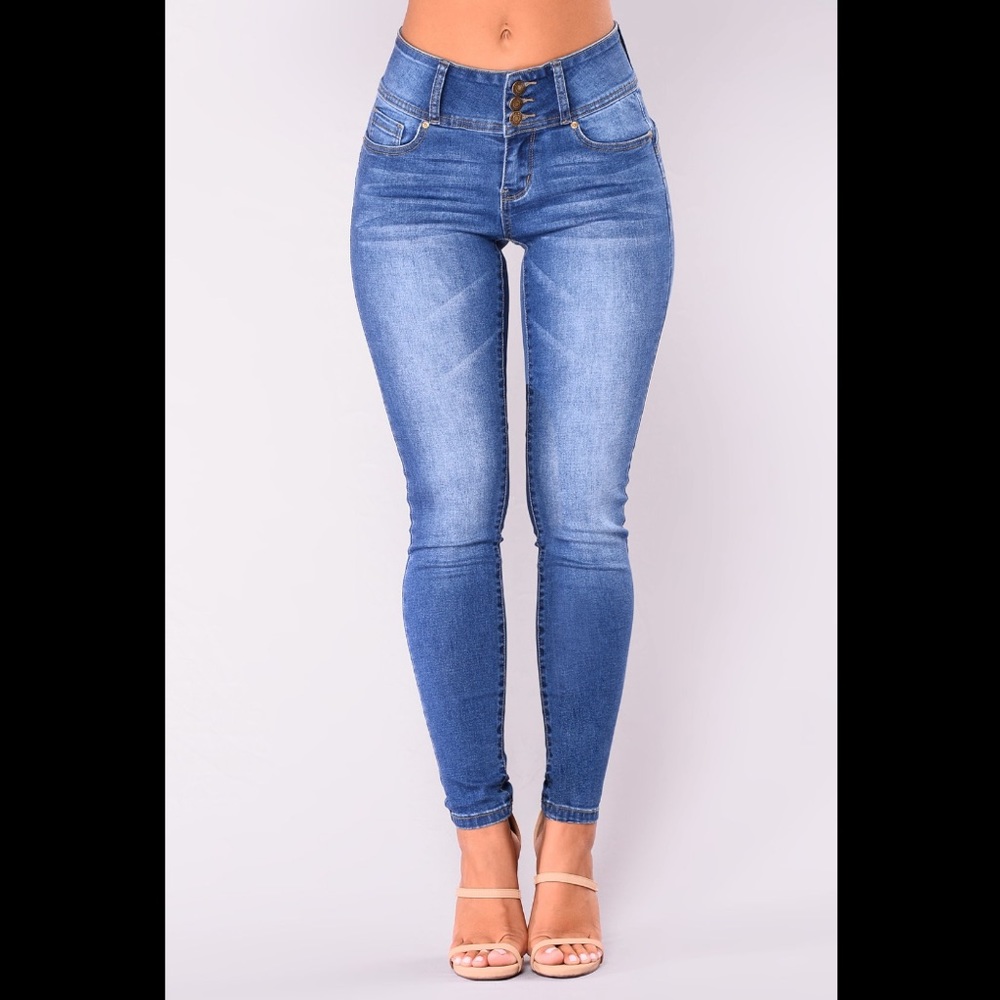 Fashion Nova Woman’s Jeans Blue Wash Butt Lifting